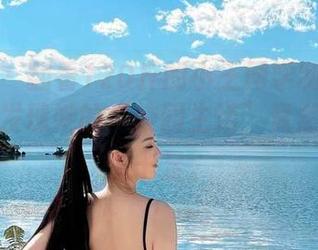 微密圈 – 翻看120斤的小王同学制服写真图册，发现她的“校园生活”竟然如此味道十足。