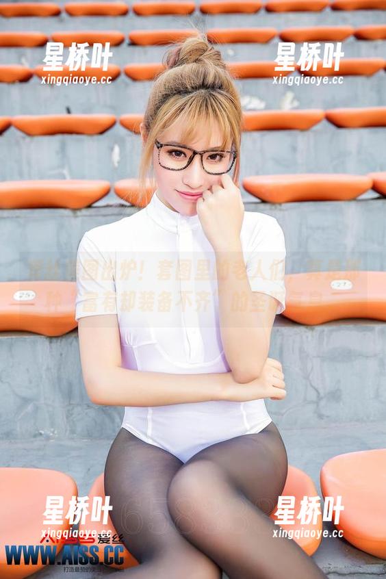 爱丝美图出炉！套图里的老人们，真是那种“富有却装备不齐”的圣诞气息。