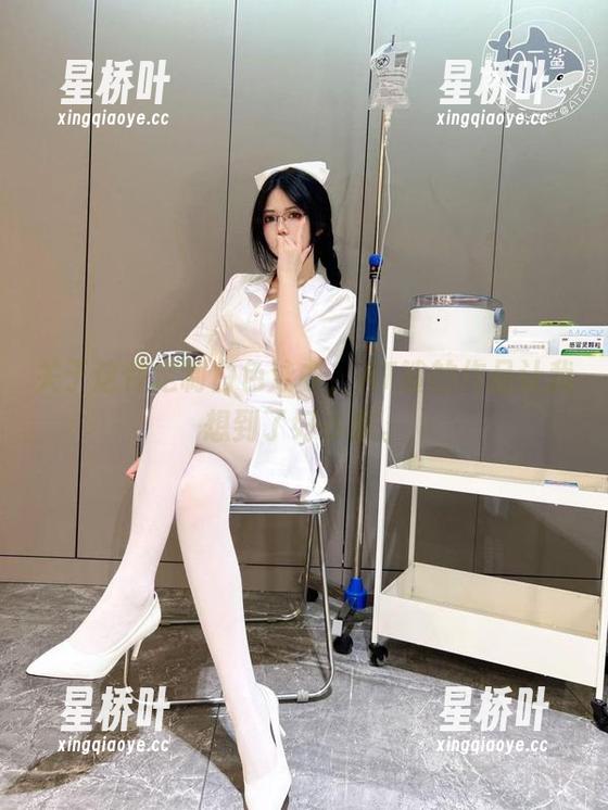 关于这件定制白色泳衣，AT鲨的作品让我想到了好多事。