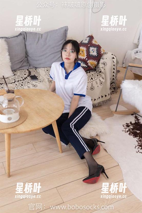 BoBoSocks袜啵啵-奶油 BoBoSocks袜啵啵 - 更新了原图!奶油和她的薄肉丝争论:要不要必须得加脚尖微加固,双方互怼太有趣了。