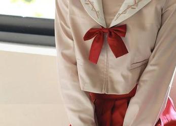 MFStar模范学院 – SiByl李思宁临时写的自传：《居家，高清流浪》——只在冰箱和沙发之间游荡。