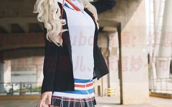 Puy Puy的BBDubai写真:好想问,那服装的灵感在哪儿、味道妙不可言。