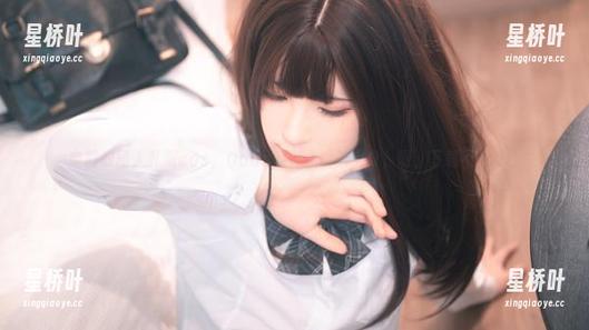 Quan冉有点饿 申鹤的同人礼服cos,Quan冉有点饿的上身,呃,下载不下载?