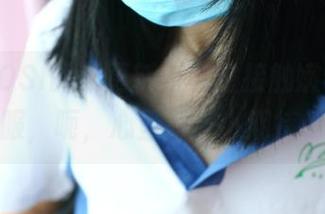 点开ROSI的新更新，亲密接触嫩学妹制服，呃，心里有点小期待…