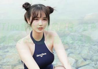 只要有Tina很妖孽呀的图包，蓝色比基尼就能令cos的灵魂舞动起来。