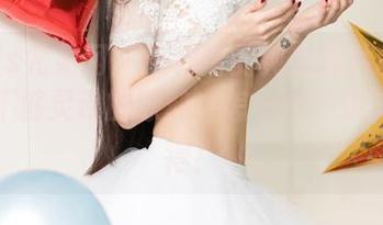 UGirls尤果网 – 于梓馨的纯白照片犹如白纸上不够灵动的涂鸦，怎一个‘淡’字了得！