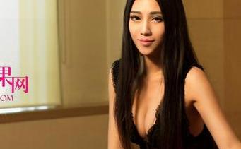 UGirls尤果网 – 注意！最新图库：布莱尔昆娜在“裤里丝”里的舞动，不小心把我消融了。