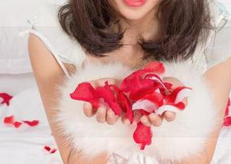 UGirls尤果网 – 想尝试一下苏糯米的全套连衣裙图包，做个连衣裙的垃圾桶算不算浪费资源？