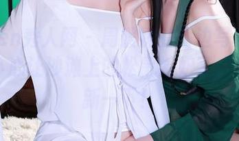Xiuren秀人网 – 周媛媛的海边写真集——不小心让沙滩上的松鼠嫉妒了，快来更新一下！