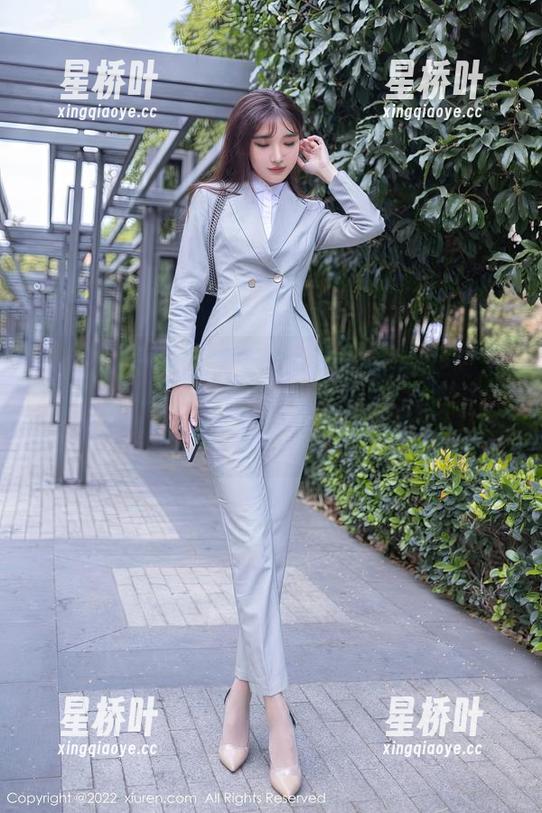 Xiuren秀人网-小逗逗 Xiuren秀人网 - 酱油厂出品:小逗逗户外写真作品集,听说草地上也能开聚会哦!