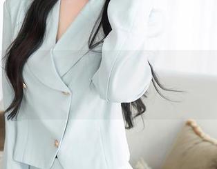 Xiuren秀人网 – 一边办公一边看福利，少女心雪雪的独家图包等你来抢！