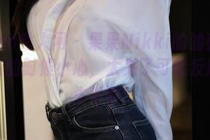 Xiuren秀人网 – 果果Nikki的油亮写真，观看的时候小心，太亮了可能反射出人生哲学！