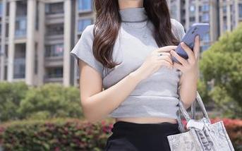 Xiuren秀人网 – 王馨瑶yanni和她的教室写真合集，白板上涂鸦般的记忆