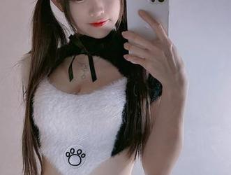 落地窗前的miko酱吖，空姐制服搭配独特美图，难道真能飞到某个地方？