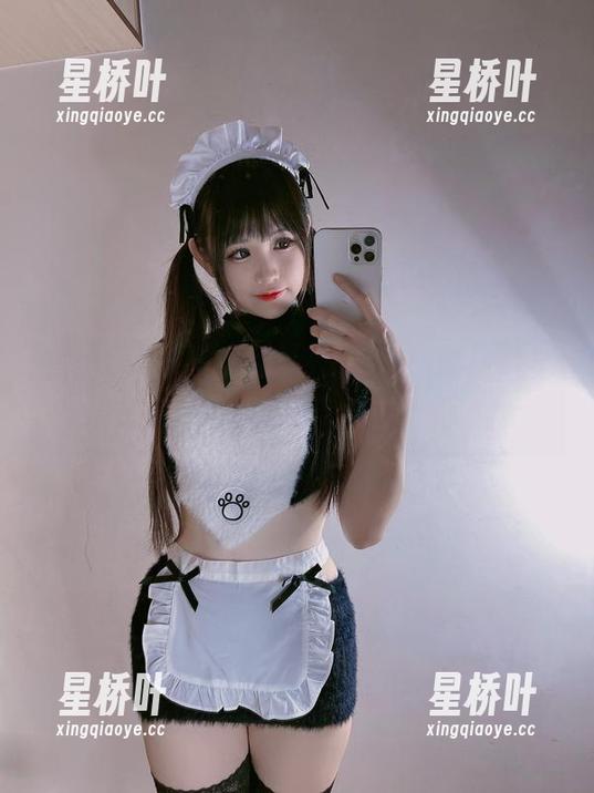 落地窗前的miko酱吖，空姐制服搭配独特美图，难道真能飞到某个地方？