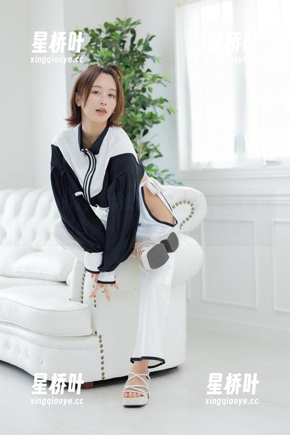 いくみ(育美)的泳池写真集，壁纸系列在此，适合屏保，也别忘了定期喝水！