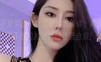 微密圈 – 不爱笑的赛琳这身豹纹连体，高级感满满，恨不得拉她进我的壁纸合集！