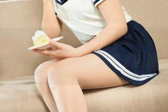 丽柜 – 你能想象这么普通的毛衣，穿在文芮身上会是什么样吗？原图来告诉你答案。