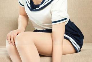 丽柜 – 琳达的白裙，套图里的优雅不小心溢出