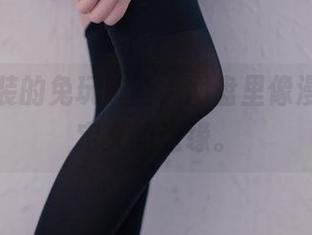黑色套装的兔玩映画，网盘里像漫游在未定义的边缘。