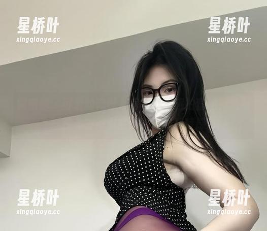 微密圈 - 可爱的肉巴私房写真：旅拍套图，总有一种非但辣椒能够比拟的奇特感！