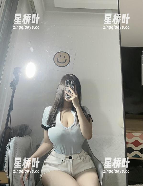 可馨juicy 微密圈 - 下载可馨juicy的体操服全集,就像把她的运动精神带回家!