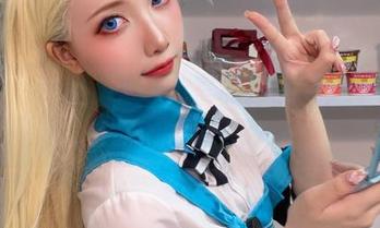 看，小和甜酒的办公室私房图集，干活和放松的完美平衡