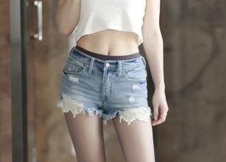小女巫露娜的写真里，裤里丝的气息凌驾一切，你敢看吗？