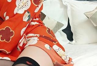 套图大揭晓：小女巫露娜和她的丝袜，总让我想起小时候的橡皮筋，紧而不失可爱！