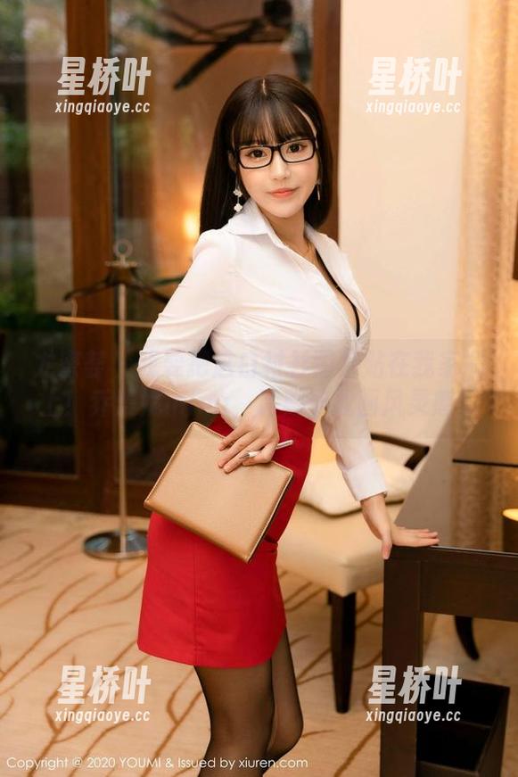 尤蜜荟-乔漫妮mina 尤蜜荟 - 我要把这白衬衫图集贴在我家墙上!乔漫妮mina,请赐予我画风灵感!