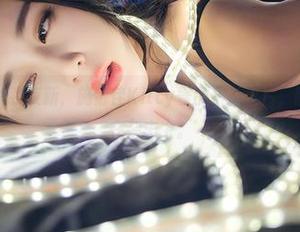 推女神 – 图片夜夜新，施忆佳Kitty酱的户外大片，随便一角都像在杂志上。