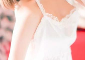 推女神 – 在赵伊彤的全套浴室中，图片交织出一种难以言喻的氛围。