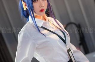 无影喵喵的连体衣搏命照：原图会不会让小伙伴们自愧不如？