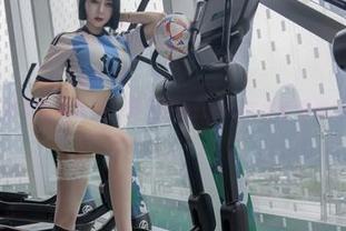 微密圈 – 免费写真送给你，果儿Victoria在水手服里玩得不亦乐乎