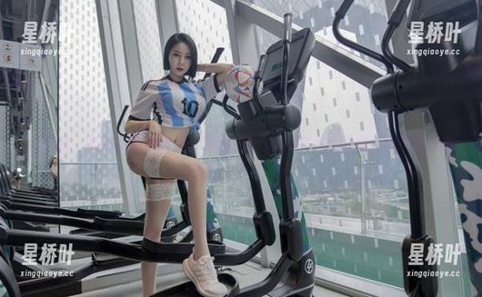 果儿Victoria 微密圈 - 免费写真送给你,果儿Victoria在水手服里玩得不亦乐乎