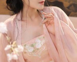 又一部在线皮衣作品，桃暖酱为啥总是那么“前卫”？