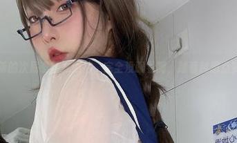 最新的次屁啦学妹照片，完全没眼看啊，越看越想点赞。