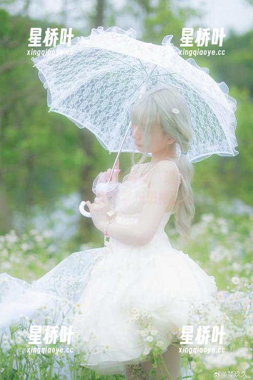清青琴玖 哇,清青琴玖的私房写真,透着阿佛洛狄忒的影子,让人不禁想想神话的魅力。