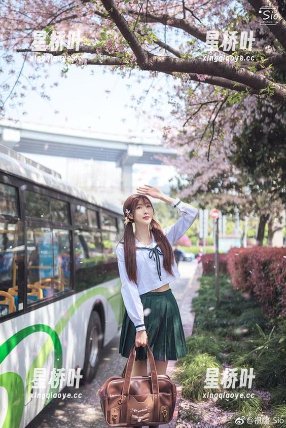 王羽杉 王羽杉带来的网袜合集,有些姿态让人没法专心…