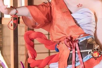 图库令人心驰神往，白莉爱吃巧克力的蕾姆兔女郎让你欲罢不能，不下载也难！