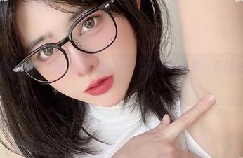 眼酱大魔王w：上班前的‘投入’自拍写真合集，职场也要时髦！
