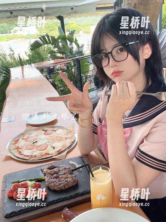 眼酱大魔王w 居家女友的写真集,眼酱大魔王w果然不简单,快来搜资源吧!