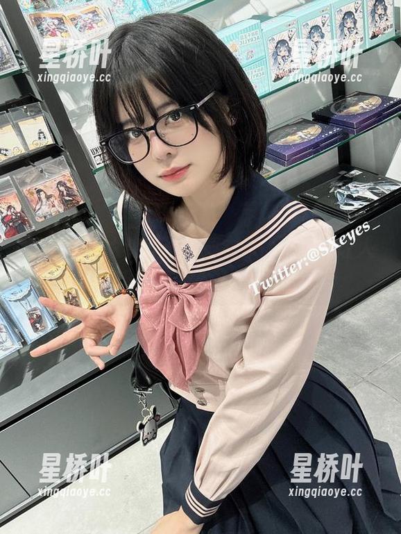 眼酱大魔王w 说起眼酱大魔王w的睡衣作品集,总让人默默想象一个不一样的夜晚。