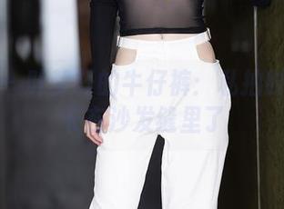 秀人网 – 叶梦轩的牛仔裤：私拍时不小心卡在沙发缝里了