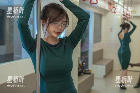 免费分享快乐：居家无聊之余，秋和柯基的套图带你飞