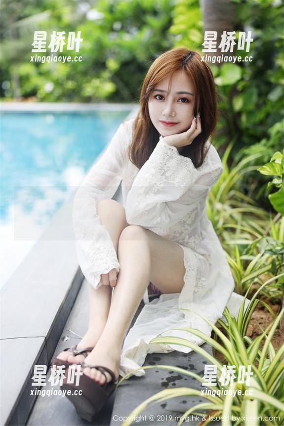 美媛馆 - 软软爱吃肉泳池写真：倒不是在深水区只是轻松摆pose而已！