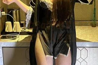 微密圈 – 美邵女Baby的紫色蕾边吊带袜：分享一下这个让人失控的图包吧！