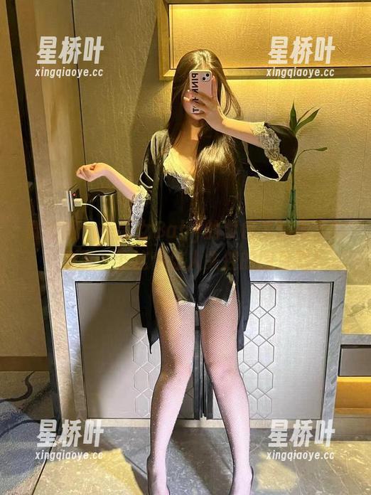 美邵女Baby 微密圈 - 美邵女Baby的紫色蕾边吊带袜:分享一下这个让人失控的图包吧!