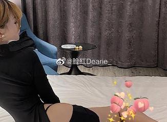 微密圈 – “脸红Dearie的美脚”正辽阔得像我的购物车，快来下载吧！