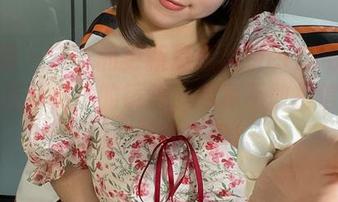 微密圈 – 这次的更新是葱油饼er的毛衣套图，没看见她的镜头，我真不敢相信她穿的是那种色调！